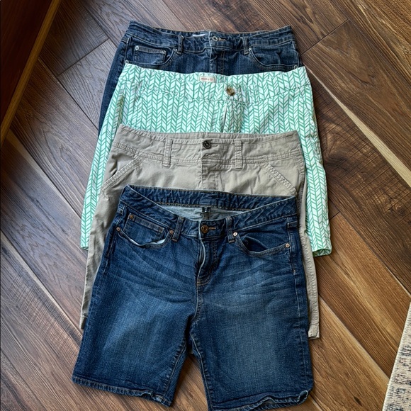 GAP Women's Jean and Patterned Shorts Set - Picture 1 of 1